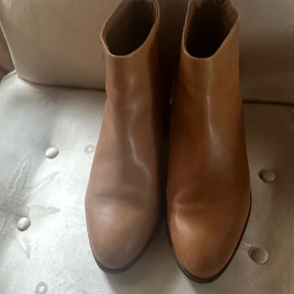 Seychelles Camel Supple Leather Ankle Booties- Back Zip Excellent Condition 8.5